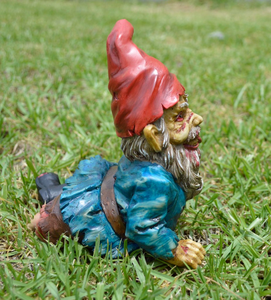 #garden gnome #zombie gnome be kitschig blog gnomevember gartenzwerg